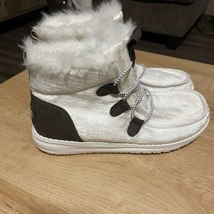 Hey Dude high tops size 6 in good condition